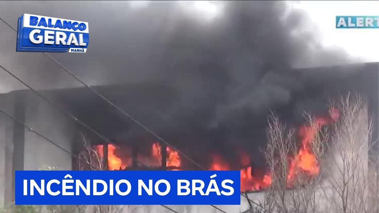 Incêndio atinge prédio comercial no Brás, região central de São Paulo