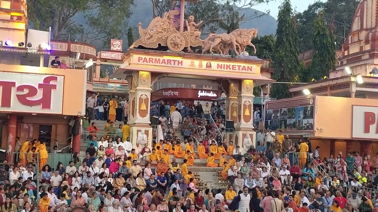 Ganga aarti Rishikesh Parmarth Niketan 