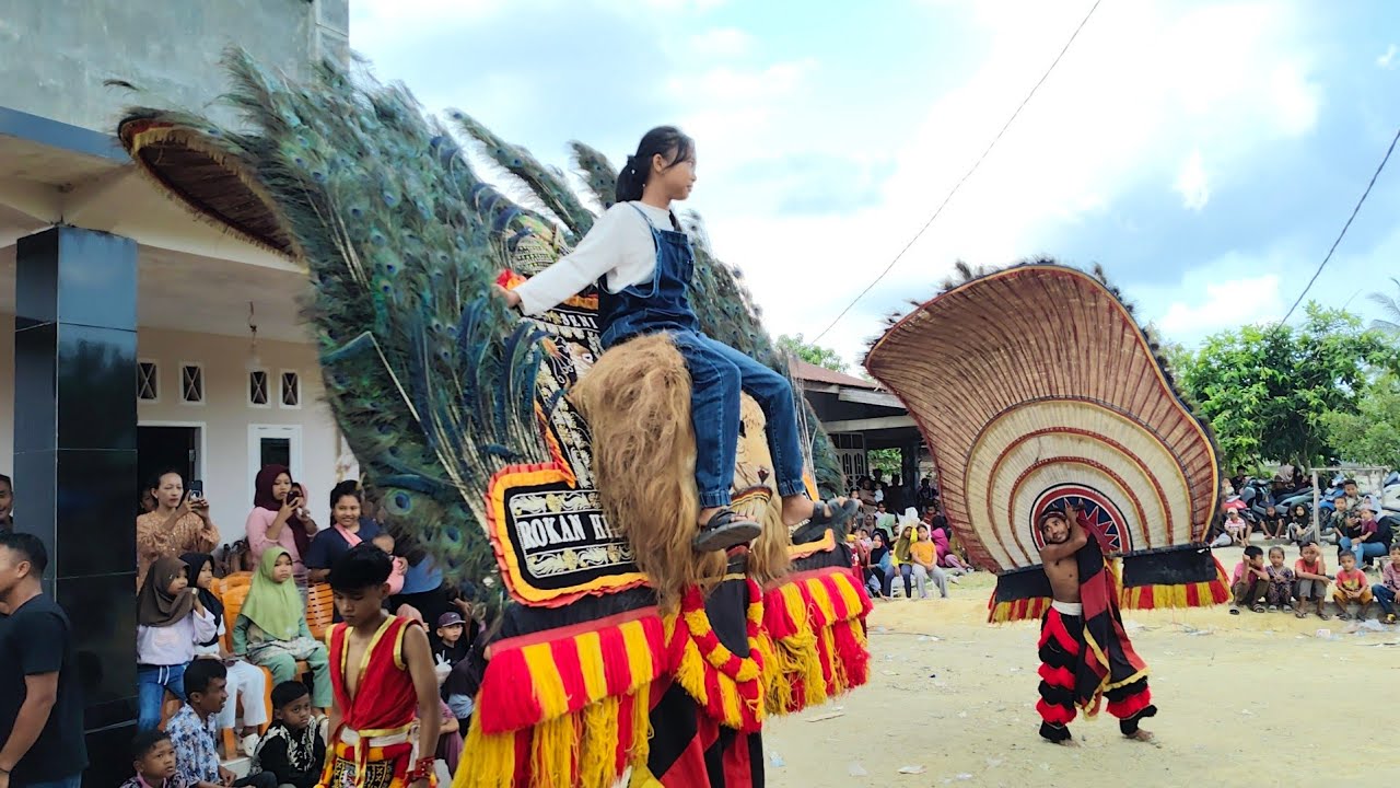 BERKIBARNYA 2 REOG PONOROGO LTJ 1989 DI KUBU