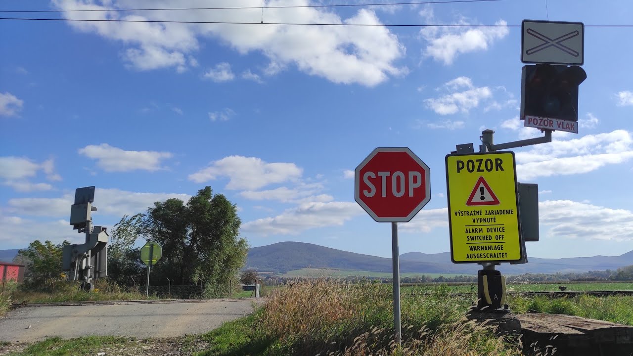 Nefunkčné železničné priecestie Gyňov / non-functional Slovak railroad crossing