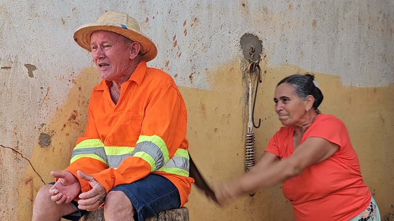 Seu antonio chutou uma bola cheia de espinho #comedia #humor #viralvideo #viral 