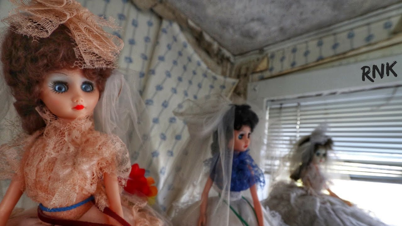 FOUND CREEPY DOLLS WHILE EXPLORING ABANDONED IN THE WOODS