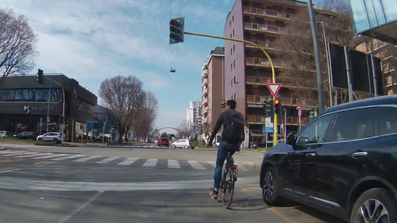 Ciclabile Lgo Domodossola, v Duilio, v Gattamelata, Kilpin, fino a incr Scarampo e Algardi - Milano