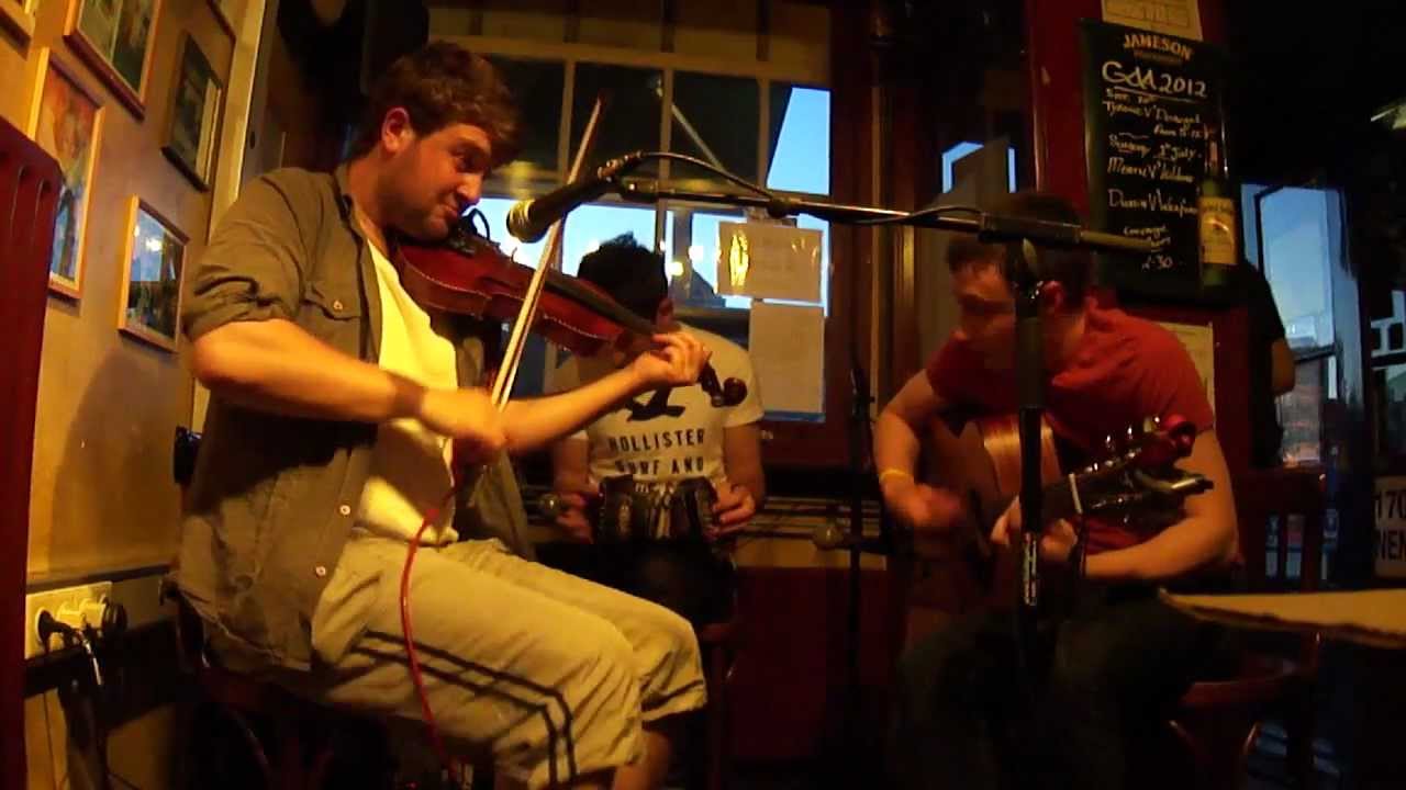 Muran at Mulligans Irish Pub (short clip)