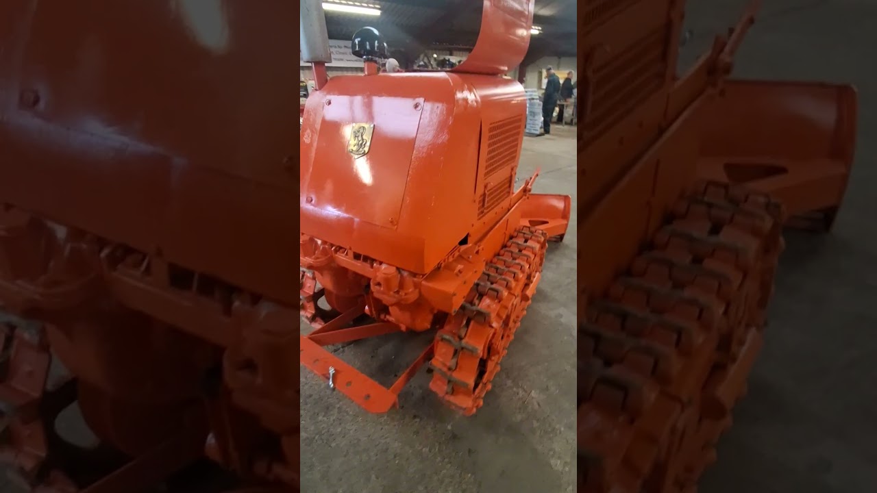 Aveling Barford 1959 calfdozer mini bulldozer crawler Newark vintage tractor & Heritage Show 2025