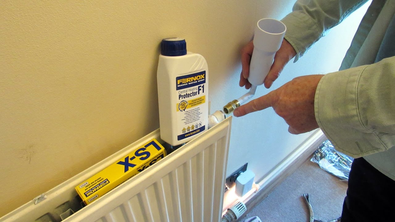 Как добавить ингибитор Fernox Central Heating Protector Inhibitor F1 через радиатор #fernox