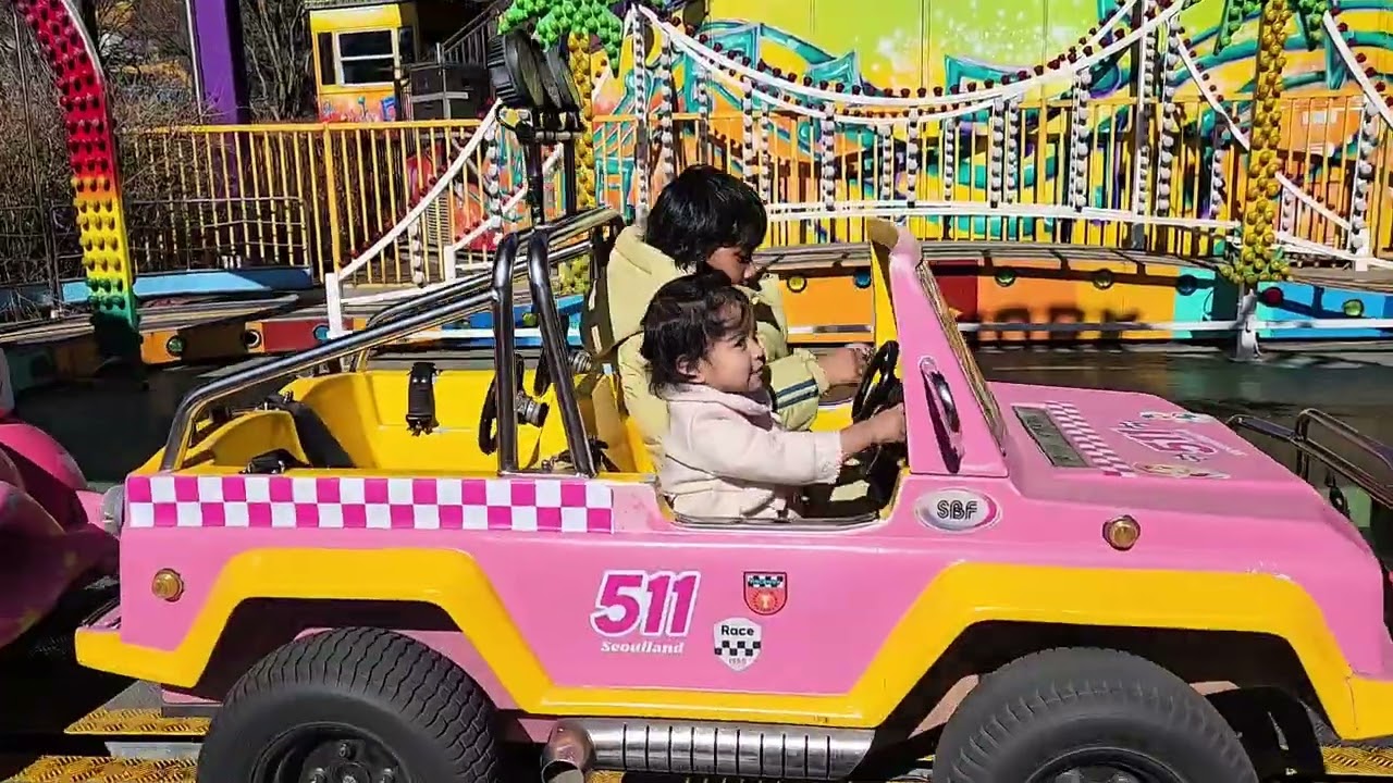 Ayra and Taju in Seoulland 