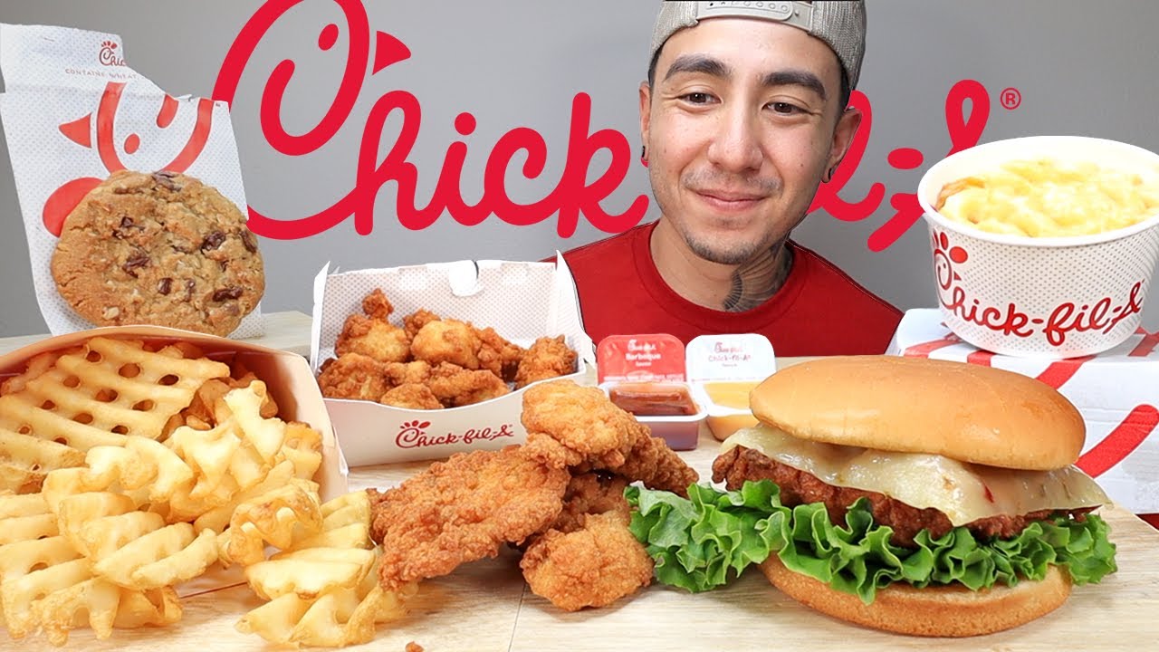 MUKBANG EATING: острый куриный сэндвич Chick-Fil-A Deluxe, вафельный картофель фри, куриные нагге...