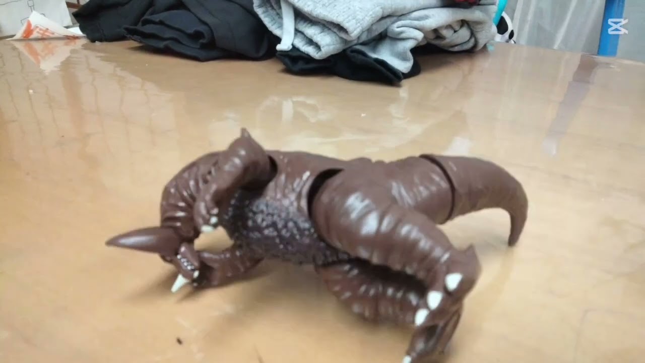 ゴモラ対グビラ