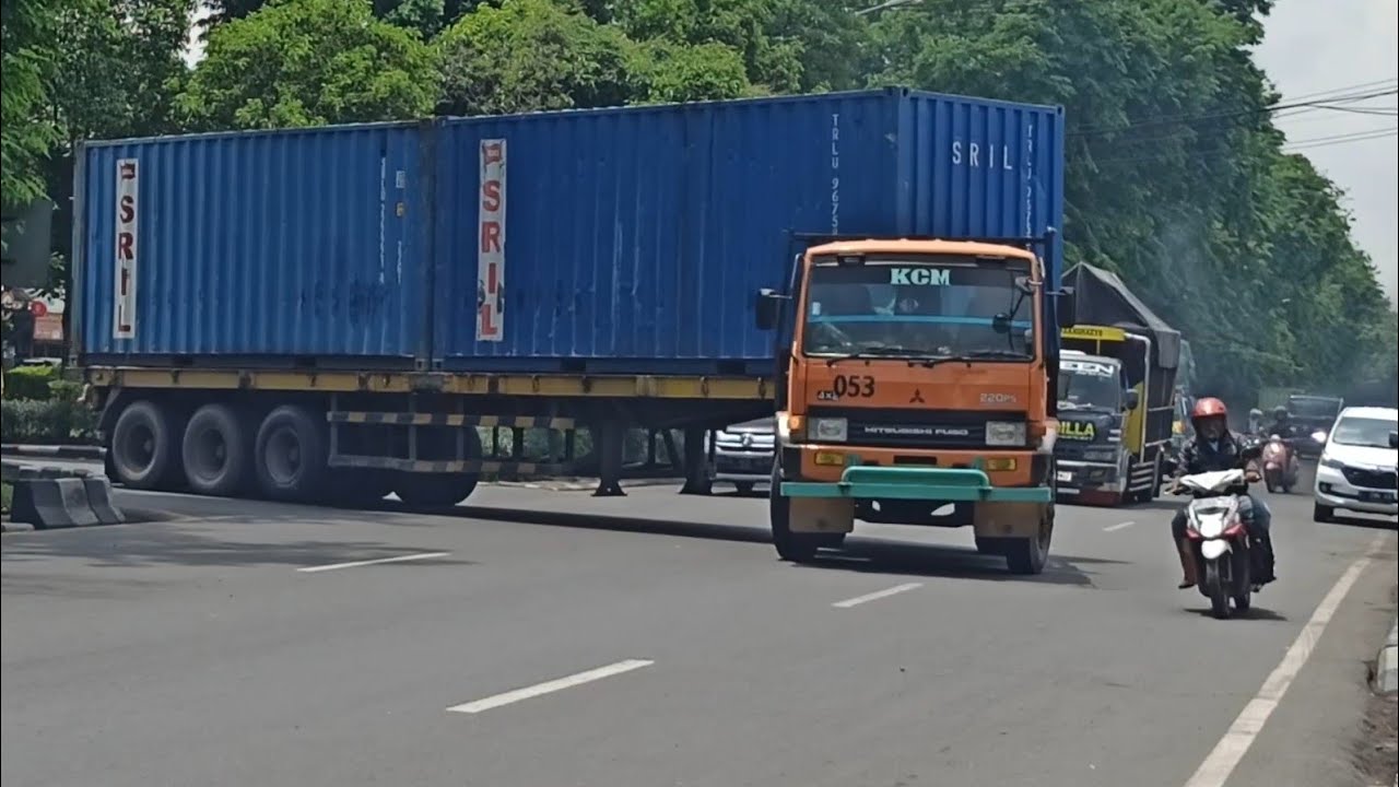 Skill Driver Truck-Truck Trailer Panjang Belok Putar Balik