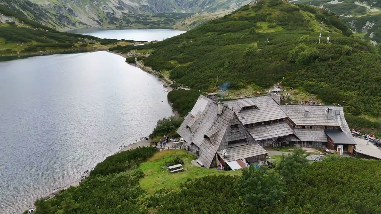 Przepiękne schronisko w Dolinie Pięciu Stawów Dji Mini 4 Pro