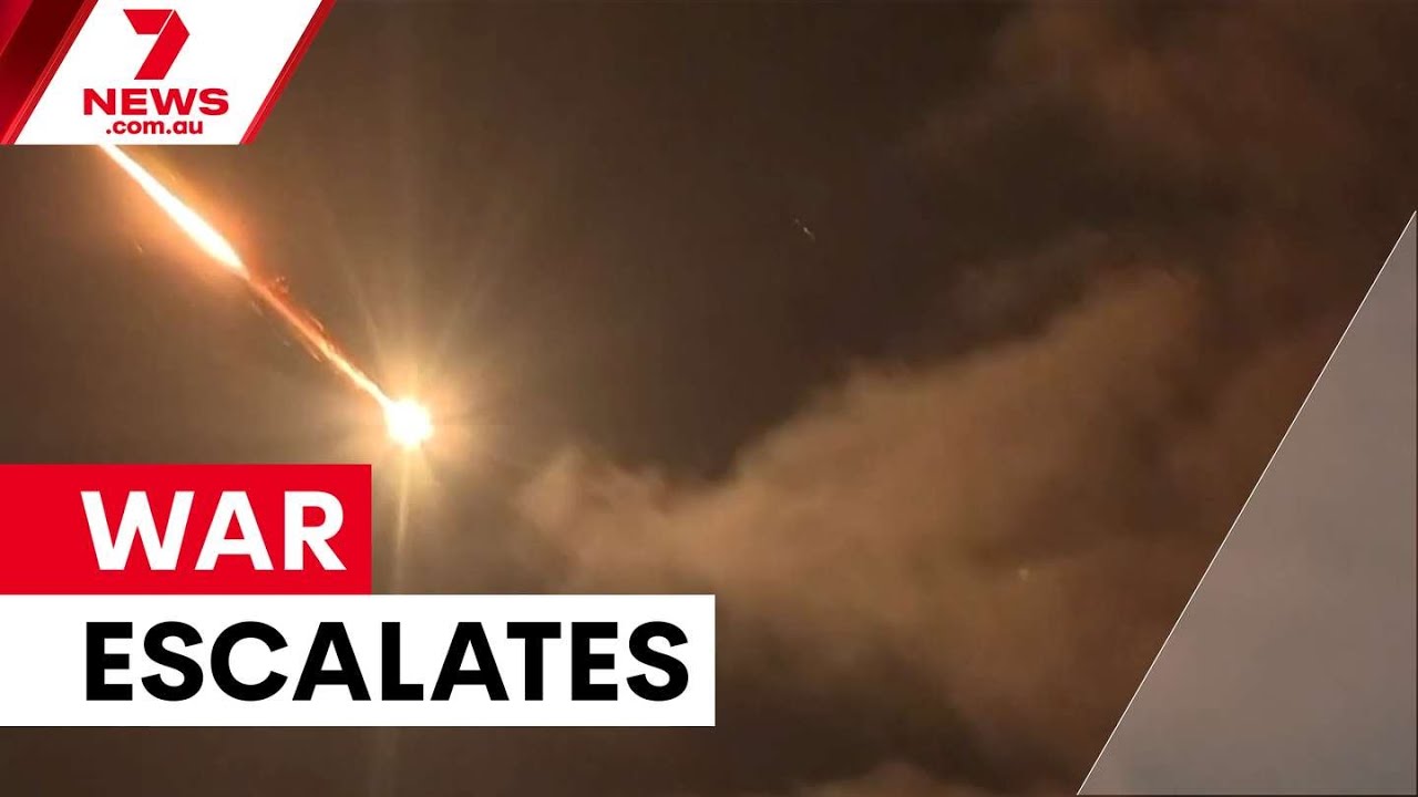 Израиль наносит удары по Ирану, конфликт продолжается уже второй месяц | 7NEWS