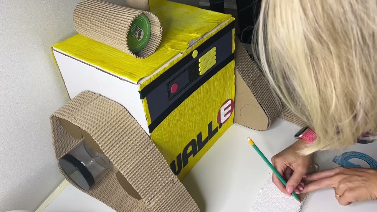 WALL E - Gift wrapping 🤩 @liona.digiart