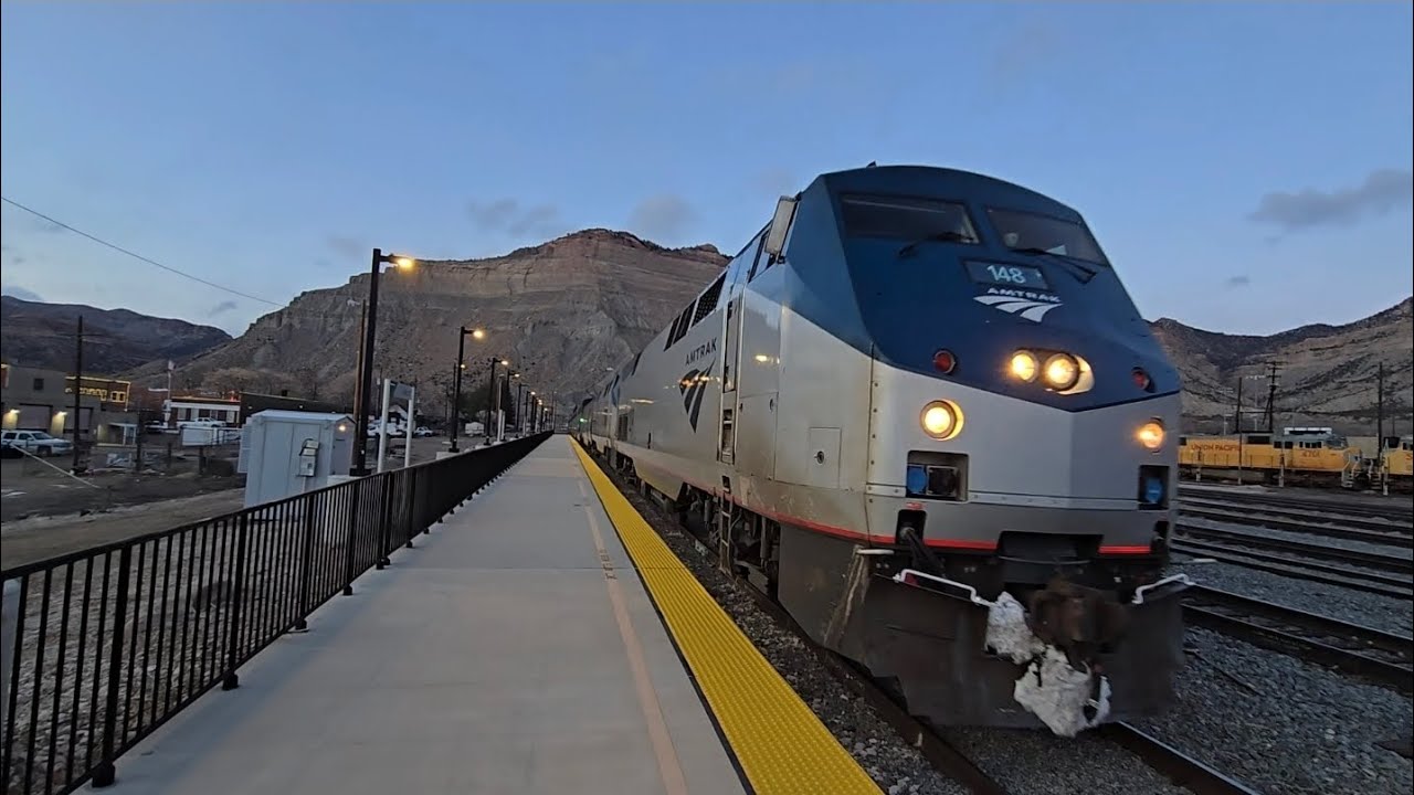 Amtraks 11.5 hour late California Zephyr #6 stopping and departing from Helper Utah. (2/20/2026) 6pm