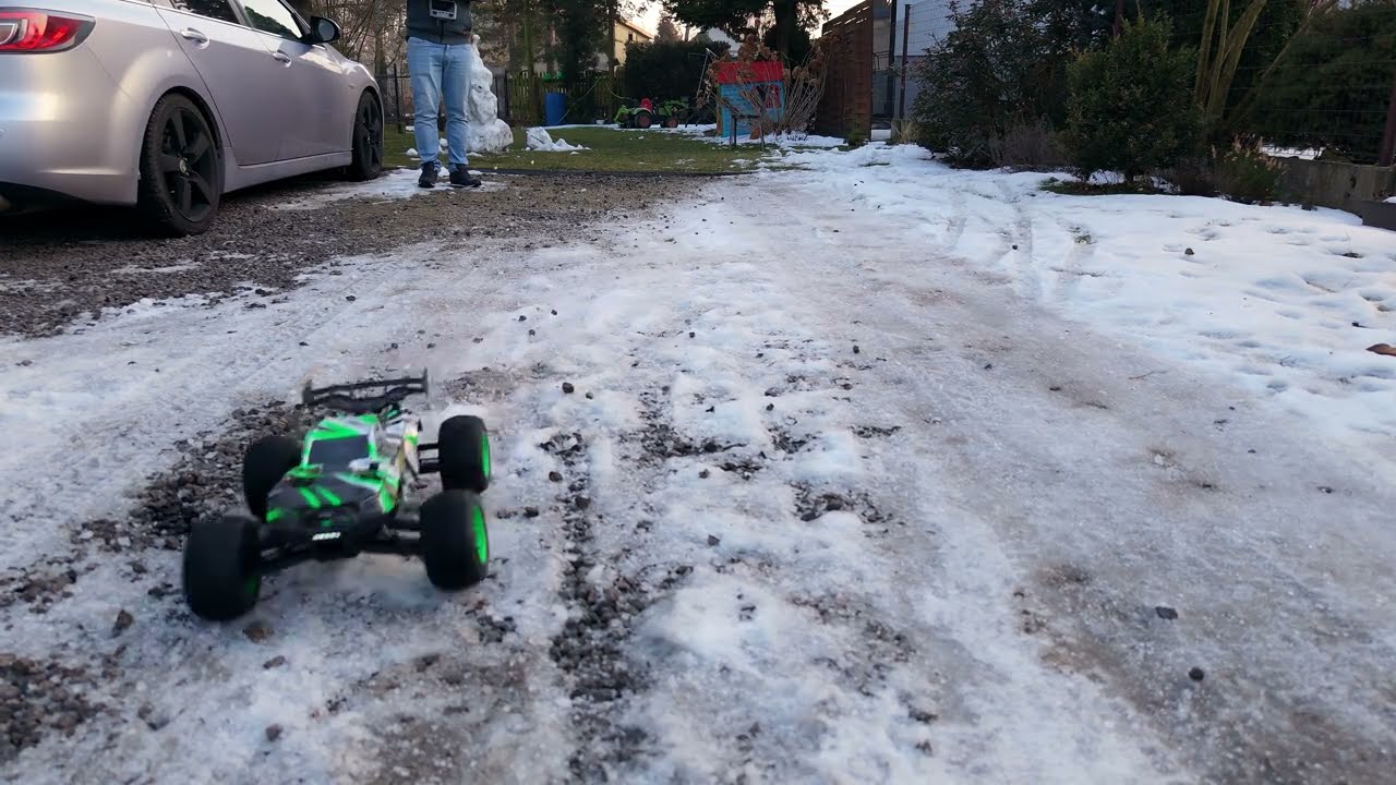 MAVERICK Quantum2 XT Flux 1/10 4WD Stadium Truck RTR 3S RC( 120kl/s - 60kl/s DJI Mini 5 PRO 4K )
