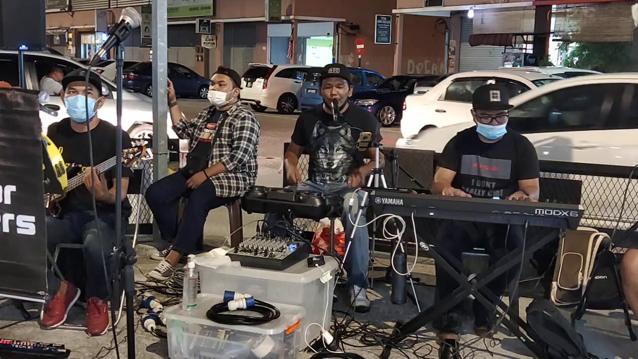 Mantul Ini suara... Mengapa Perpisahan Yang Kau Pinta-Flybaits cover by Langgar Buskers