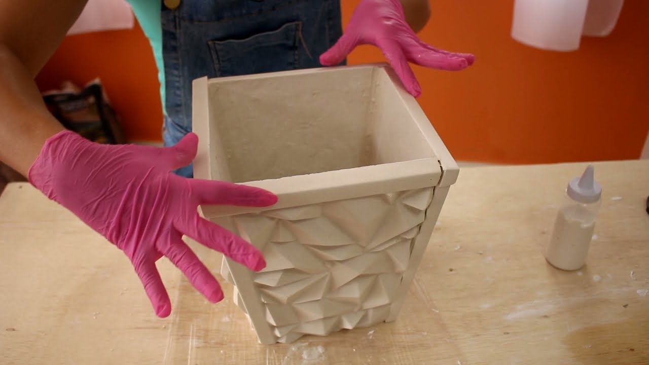 Como fazer vaso de gesso 3D impermeabilizado para colocar plantas naturais. Faça você mesmo.