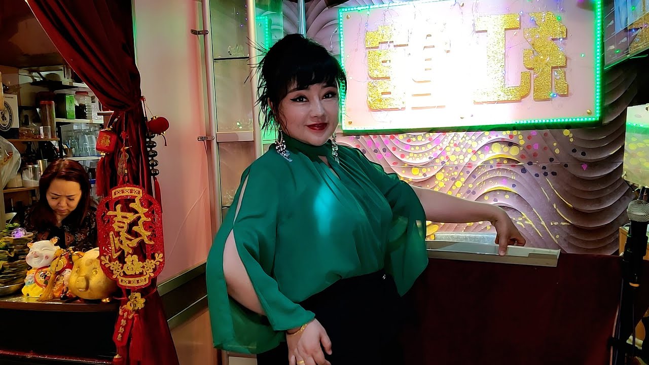 红馆米英开心直播中