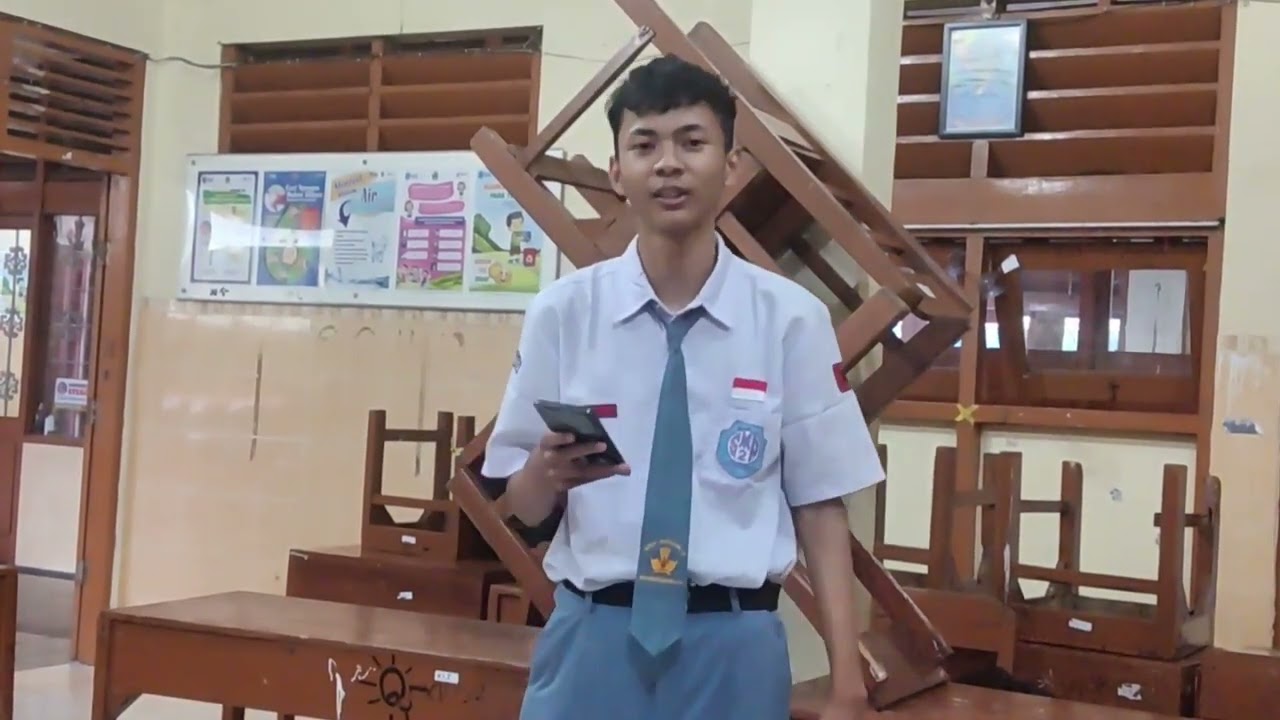 Musikalisasi Puisi kelompok 3 SMAN 2 SUKOHARJO dengan judul Langkah diambang waktu. 