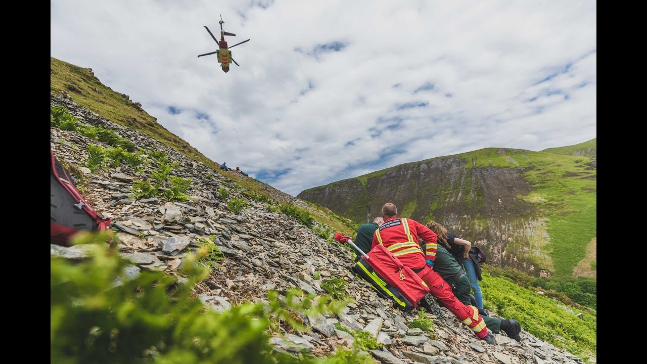 *GNARLY* MTB Crash &lsquo;The Knife Edge&rsquo; - Gee Atherton (contains graphic images)