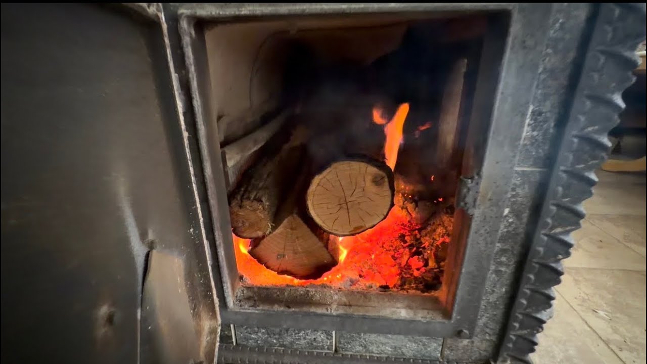 Can You Cut and Burn a Tree in an Antique Stove all in the same day? Using an old school Husky 359 