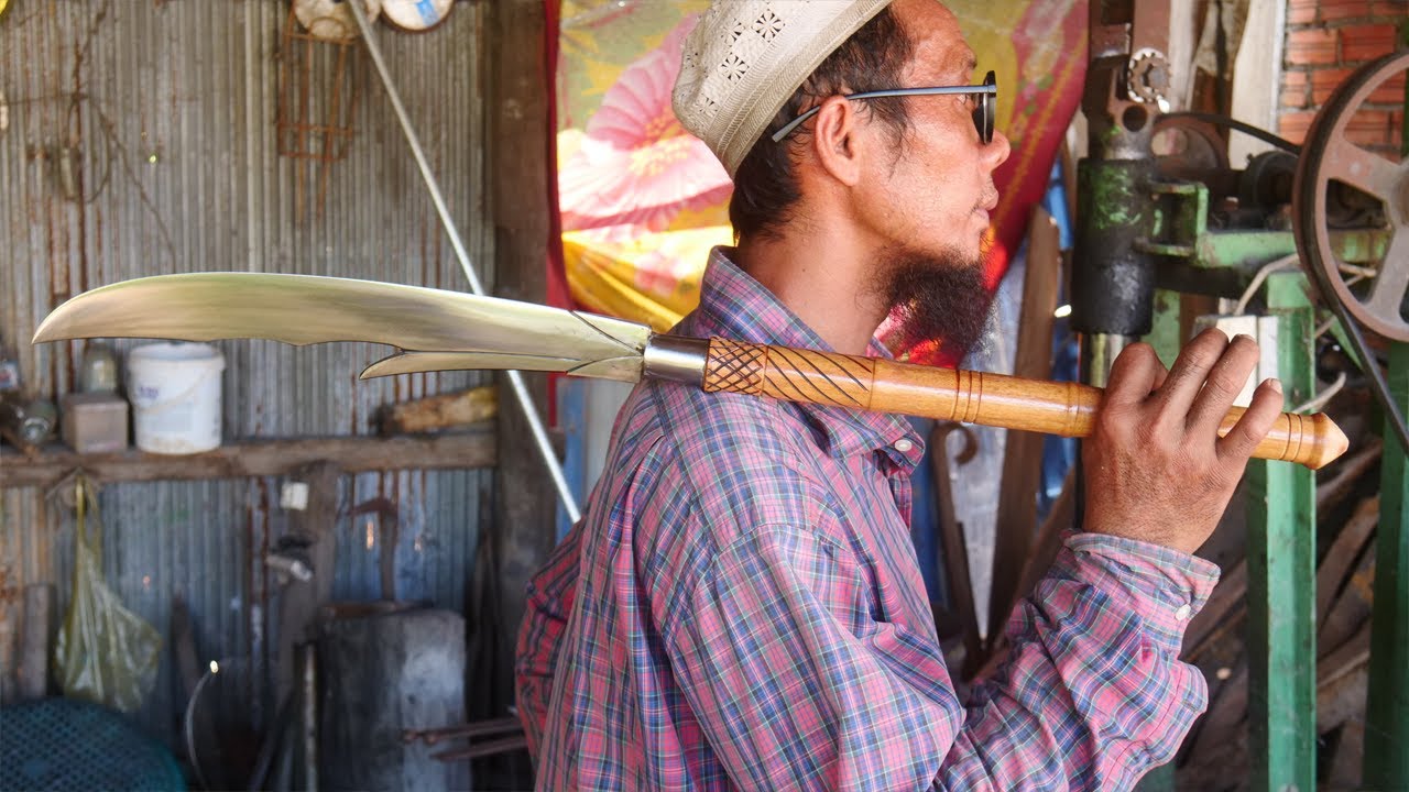 Forging A Chinese Guan Dao Halberd Blade Style For Just For Your Entertainment