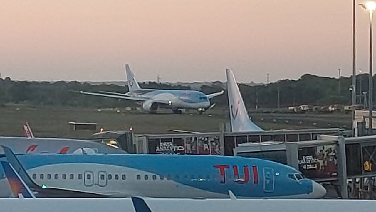Newcastle Airport BOEING 787 Dreamliner reg G-TUIA from ORLANDO