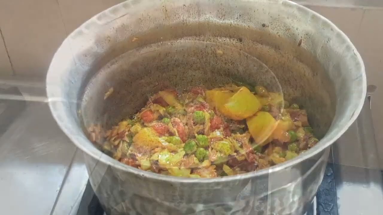 Patta Gobhi mein Aloo aur Matar ka kamaal! 🥔🥬 Ek baar aise bana kar dekhiye!#viral #trending 