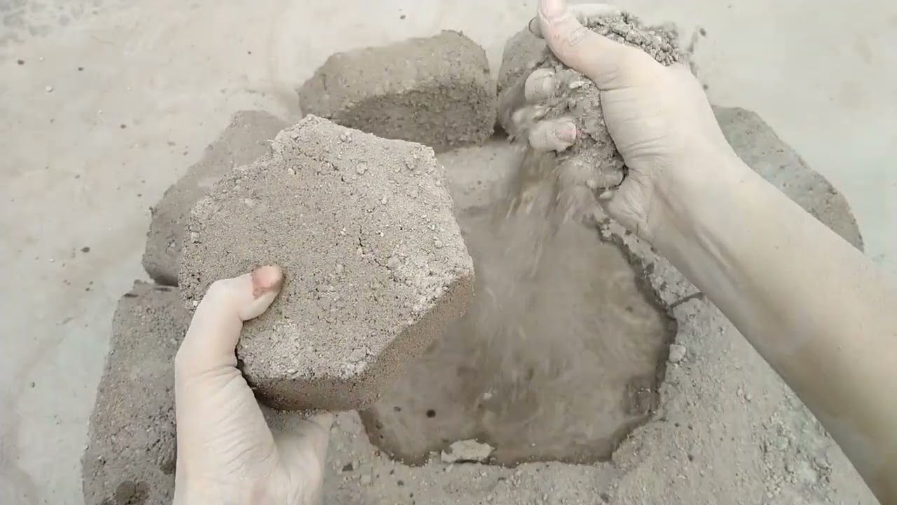 Dusty sand texture dry crumbling in claypot and water crumbling 🤤