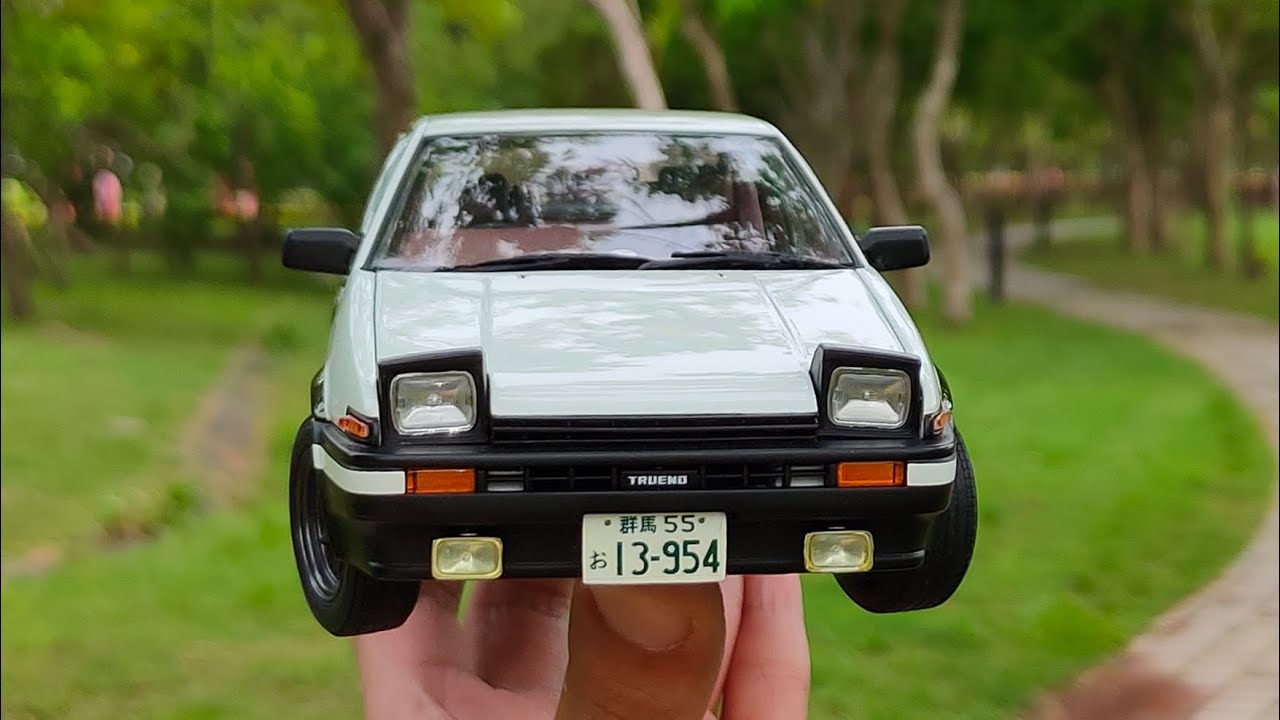 1:18 AUTOart Toyota Sprinter Trueno (AE86) Initial D 