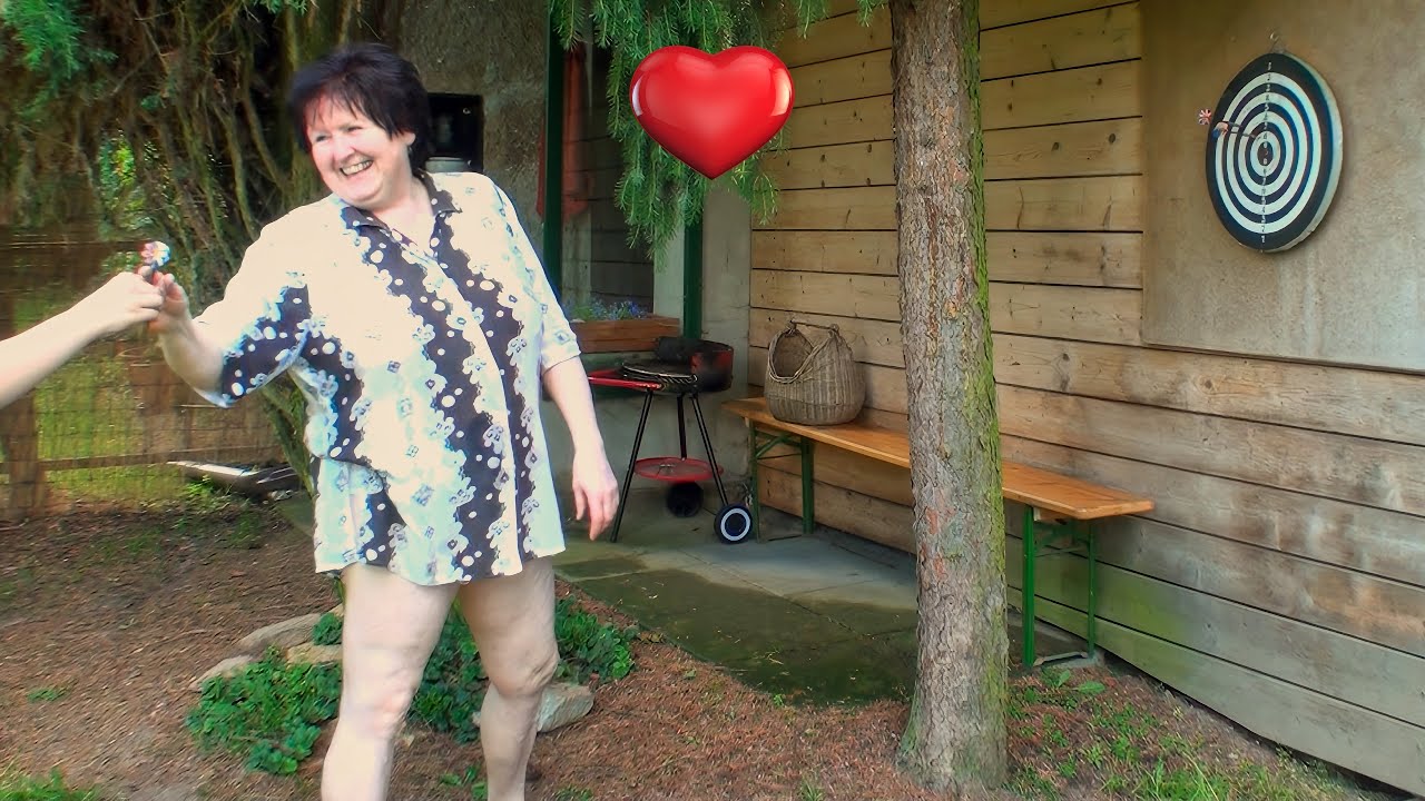Helenka ❤️ hází šipky. Lipnice nad Sázavou 10.7.2011, do 4K