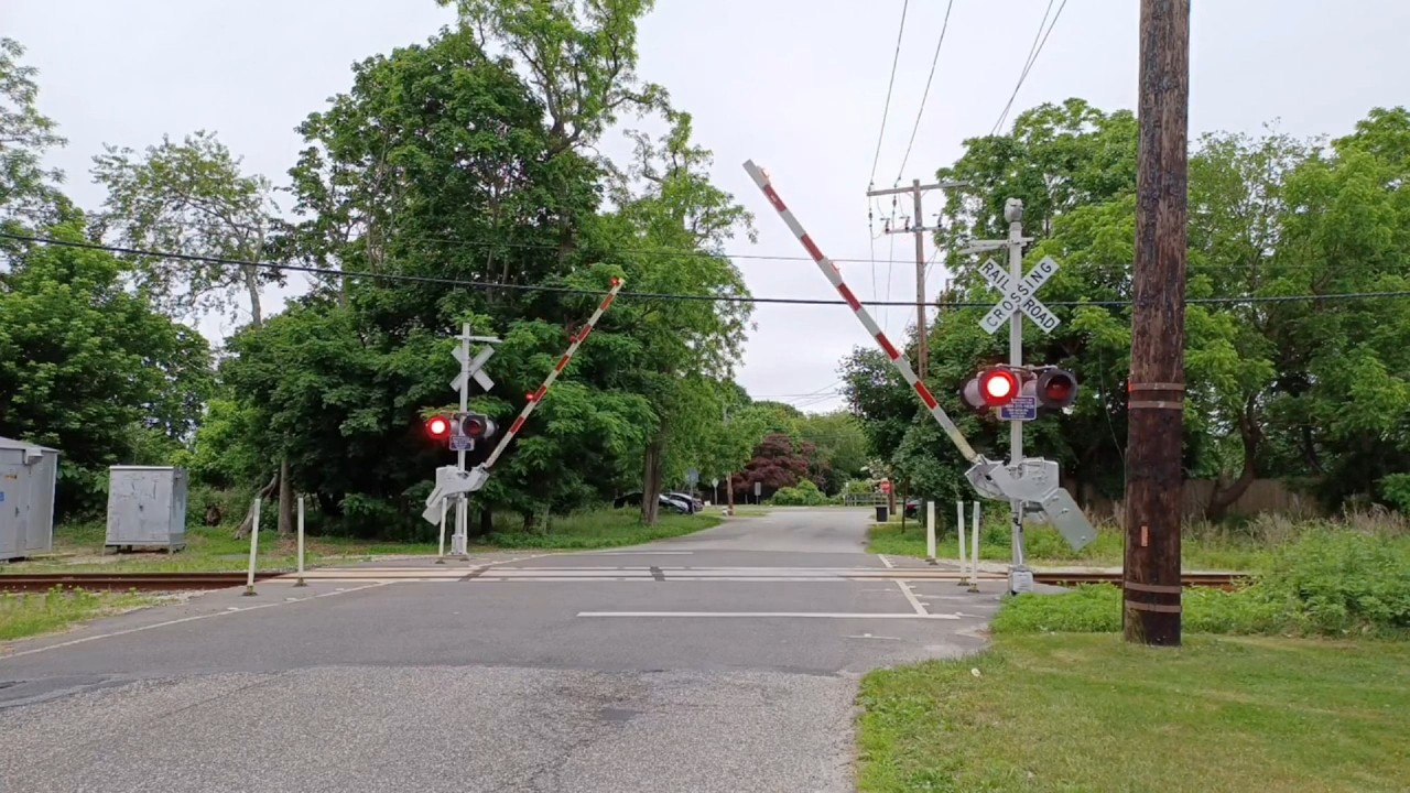 LIRR Railroad Crossings with no WCH Gate Mechanisms Compilation ft: Safetran Mechs & a Gateless Xing