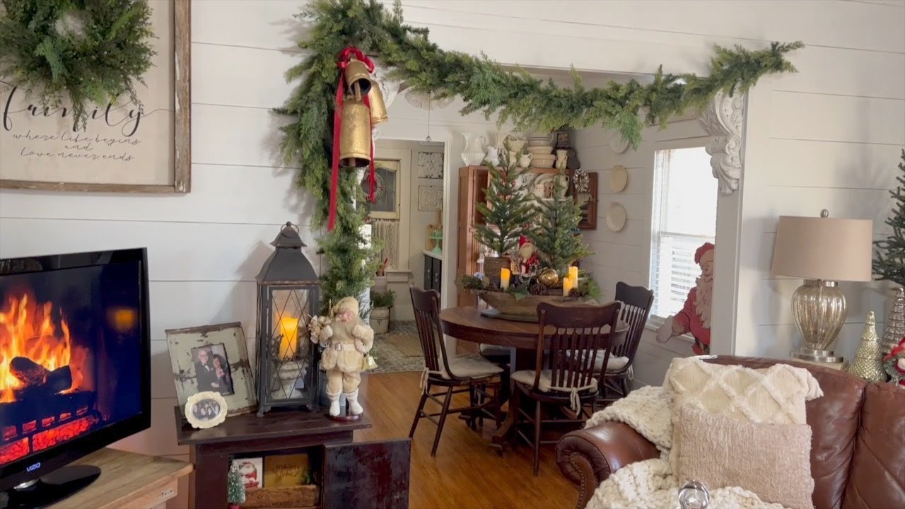 Christmas Home Tour: Enjoy a Wonderful Tour of the Must See Christmas Home!