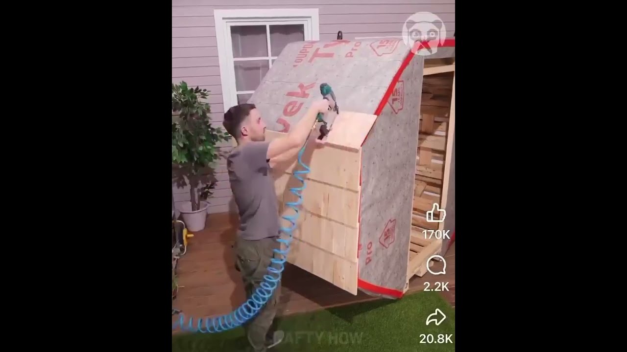 DIY Backyard Sauna Made from Wooden Pallets! 🔥♨️🏡