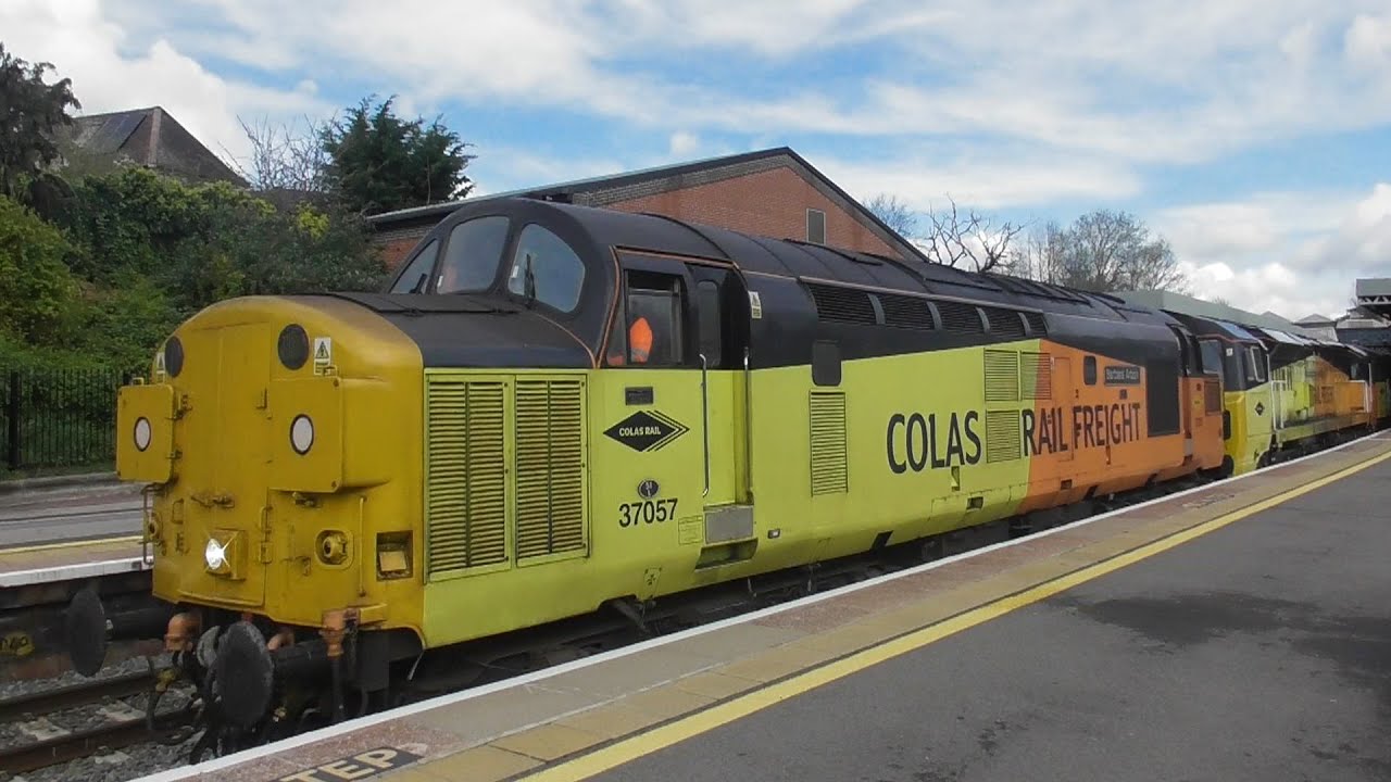 Freight trains & test train including 5 class 37s at Gloucester & Cheltenham spa 2nd April 2024.