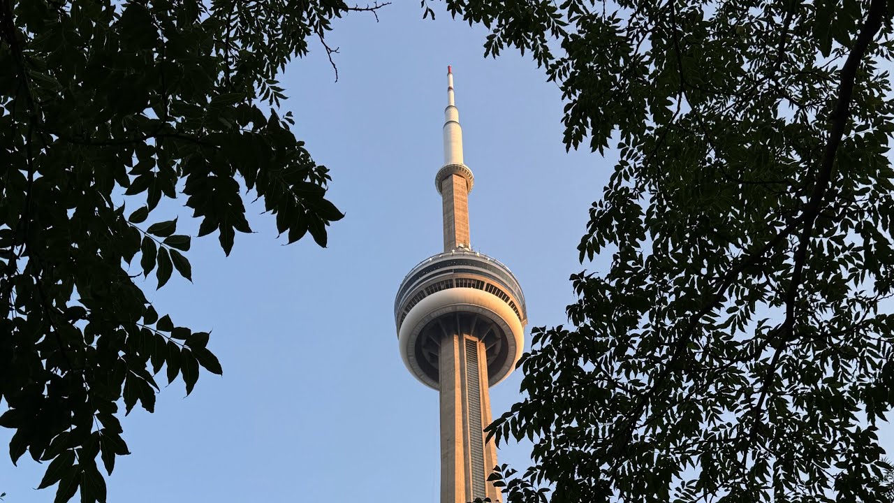 Walking in Toronto on a beautiful Summer evening 🤗