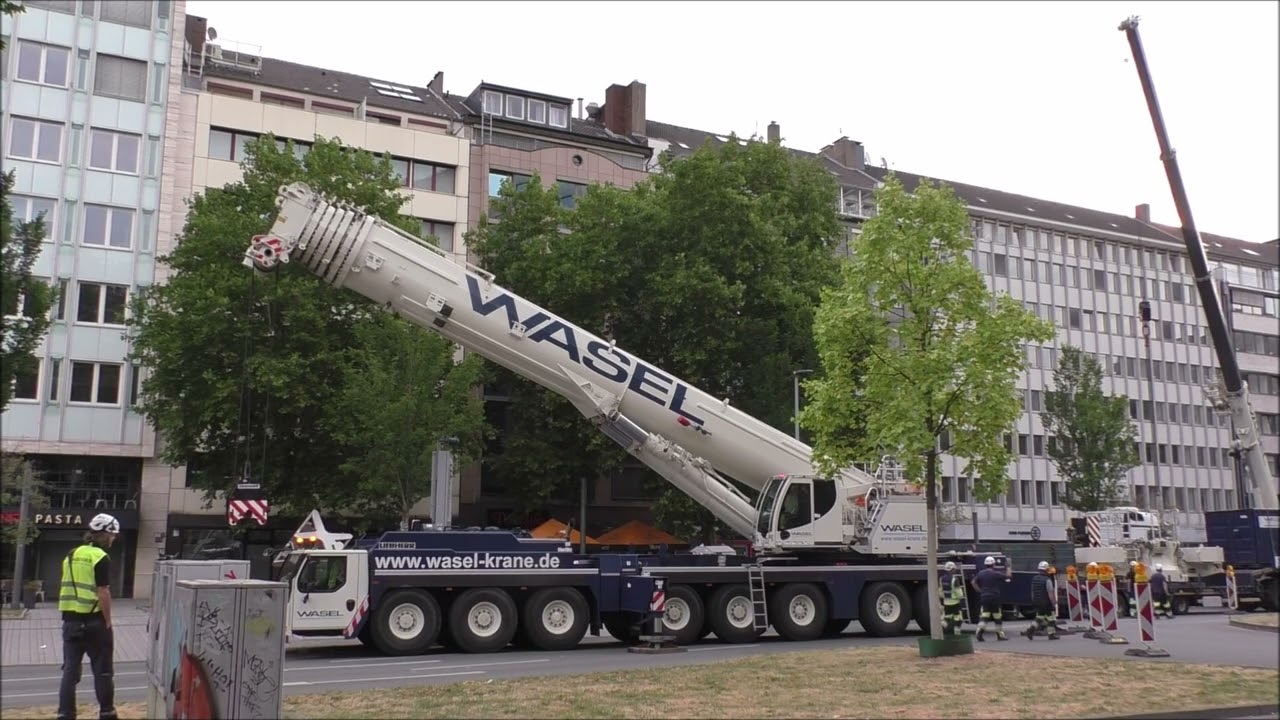 Liebherr LTM 1450 8.1 and LTC 1050 3.1 air conditioning from and to the roof