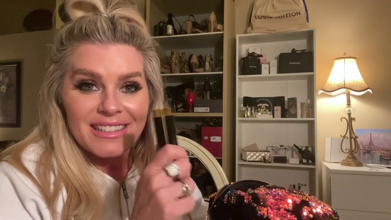 WHAT'S IN MY BAG? *** Louis Vuitton *** Speedy 35 *** A bag lover's MUST HAVE !