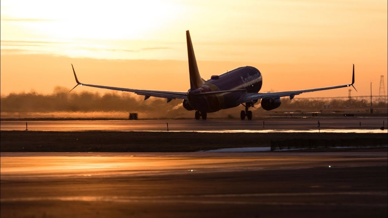 Spectacular views of Philadelphia and surrounding areas. Boeing 737-900ER landing at PHL.