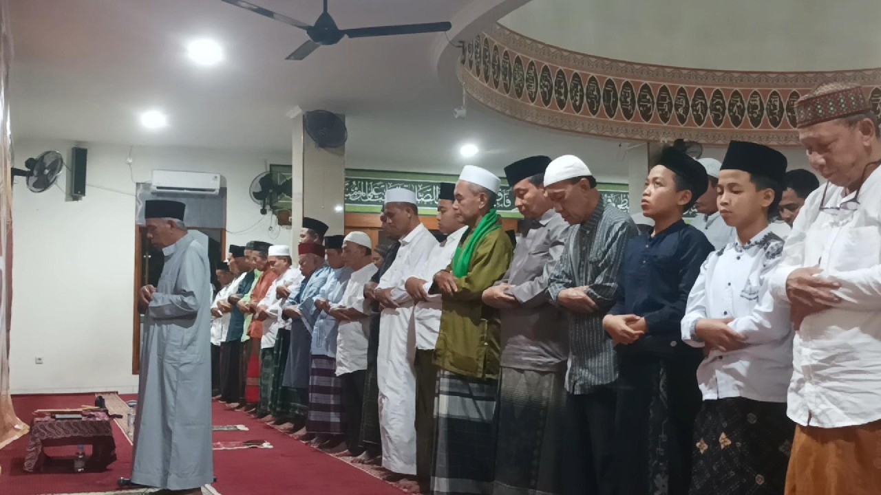 SUARA IMAM SHOLAT BIKIN ADEM ( H. ABDUL. MUIS)