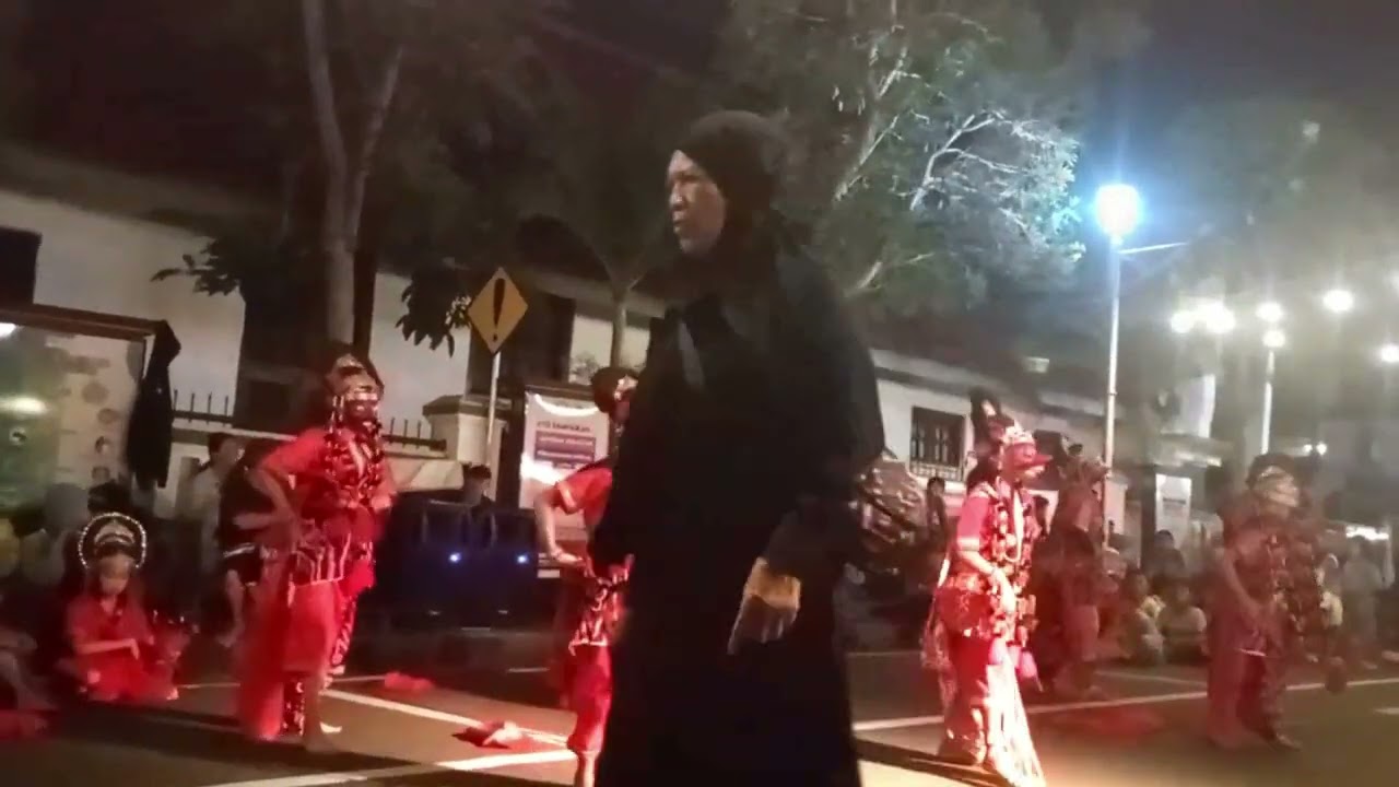 Tari Topeng Klana Slangit  Bersama Sanggar Sekar Laras Bongas Wetan Car Free Day Night Majalengka