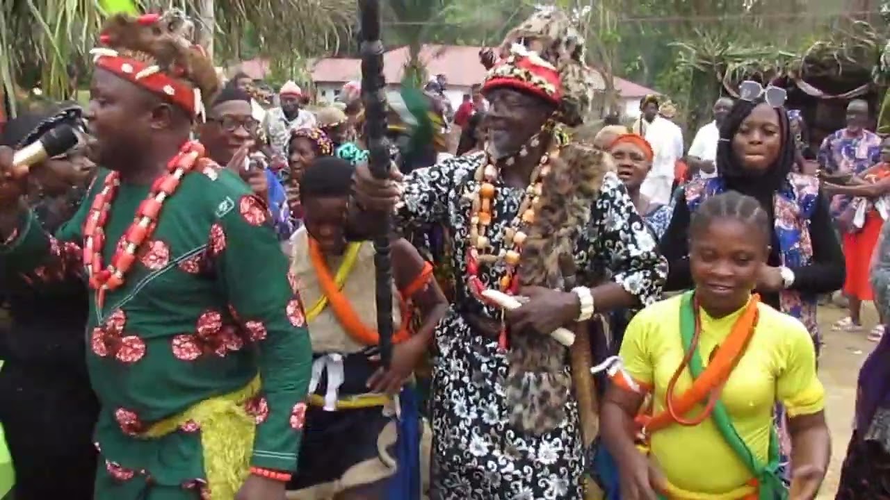 Sam moh ntok - Chief Carl tabi baiyeembi