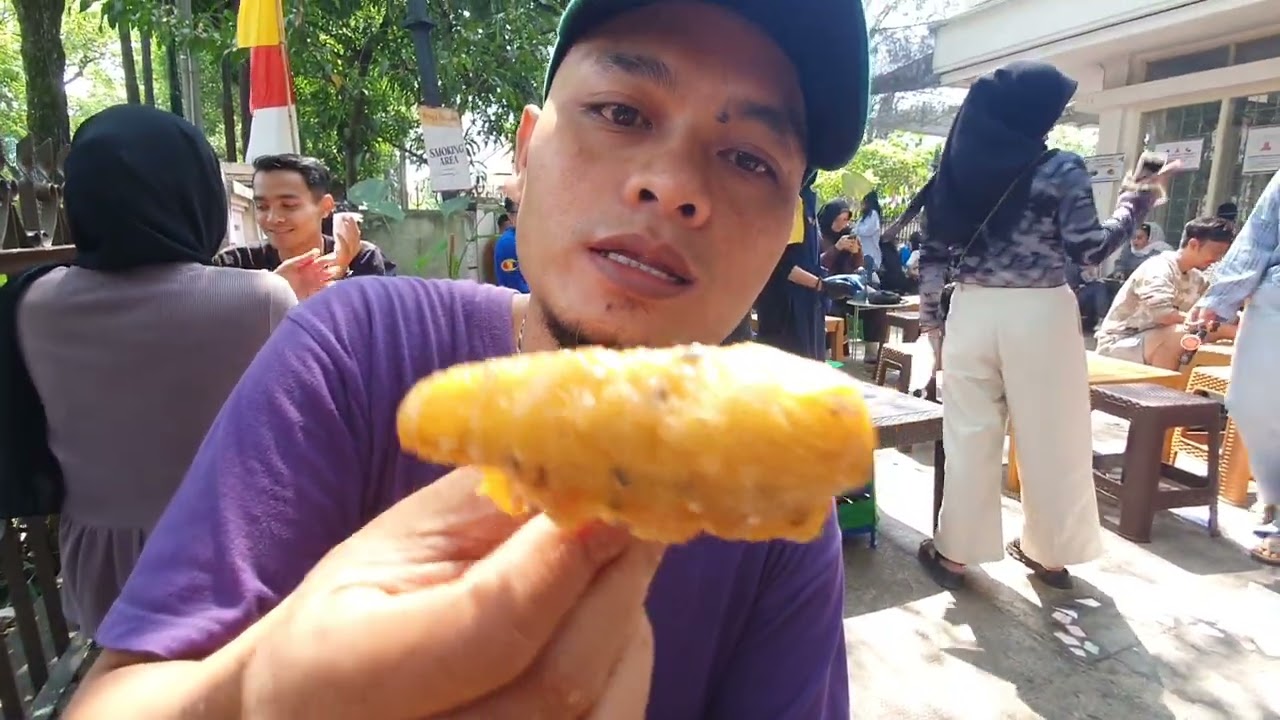 Kopi moyan Bandung penuh terus. Cobain lebih pagi deh 