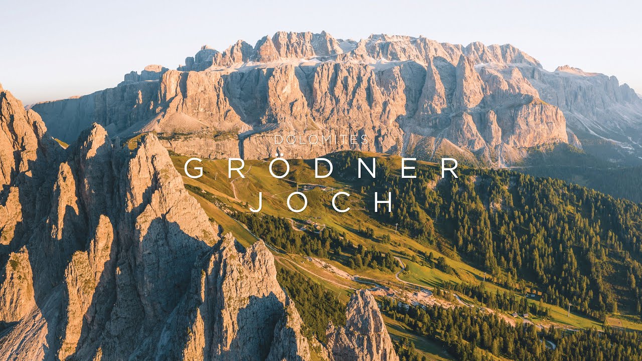 Gr&ouml;dner Joch - a Sunset in the Dolomites from above