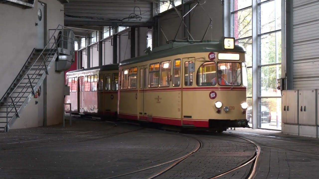 Kuppelvorgang zwischen Triebwagen 139 und Beiwagen 439