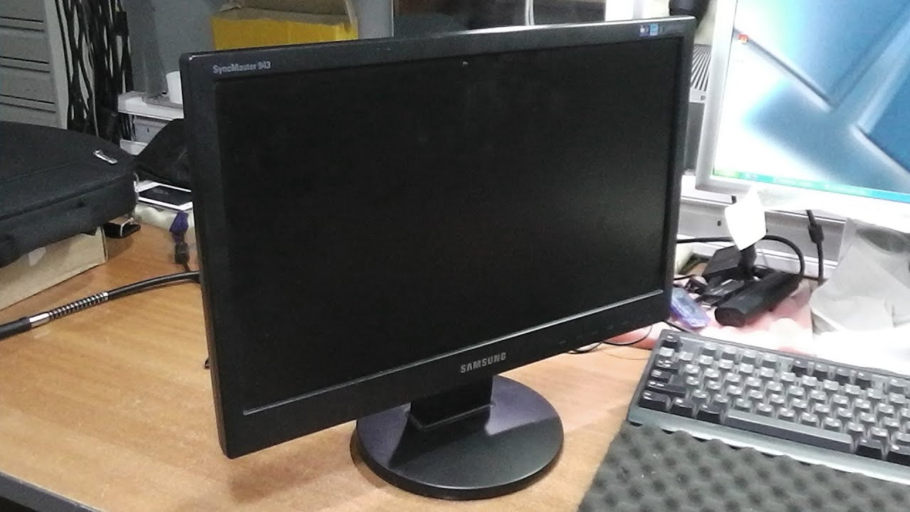 Гаснет подсветка / Тусклое изображение. Монитор Samsung 943SN