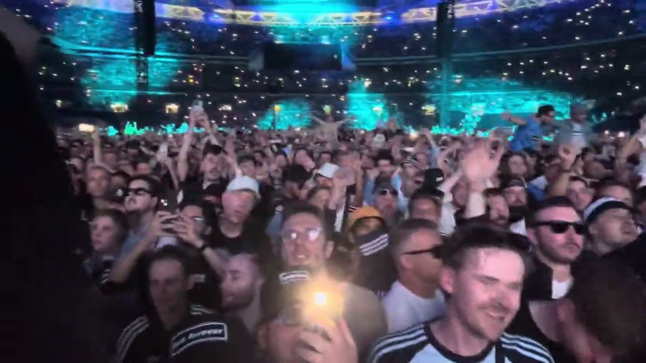 Oasis - live snippets from the gig at Wembley Stadium 2/8/25 