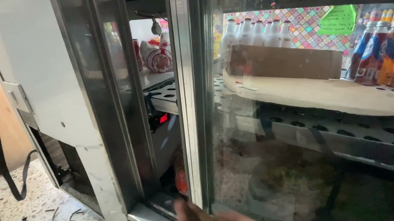 Витрина не включает компрессор‼️😦