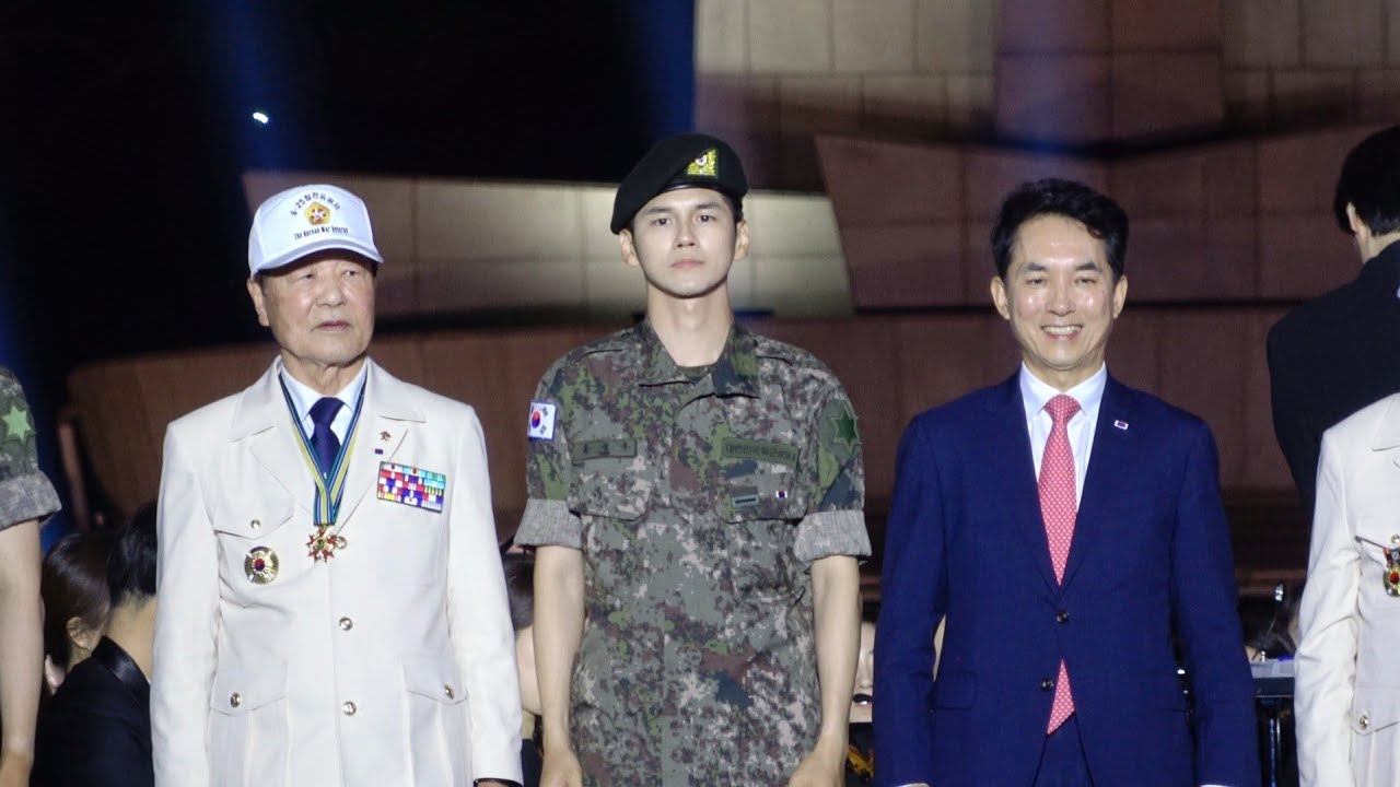 230615 정전 70주년 기념음악회🇰🇷 | 6사단 대표 옹성우 직캠 | 태극기뱃지 전달 & 헌정편지 낭독