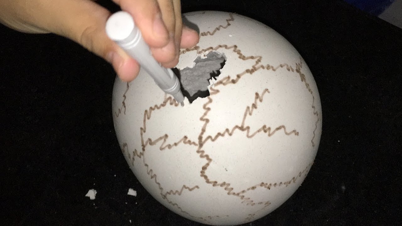 FIZ UM OVO DE DINOSSAURO CASEIRO. OLHA COMO FICOU!!